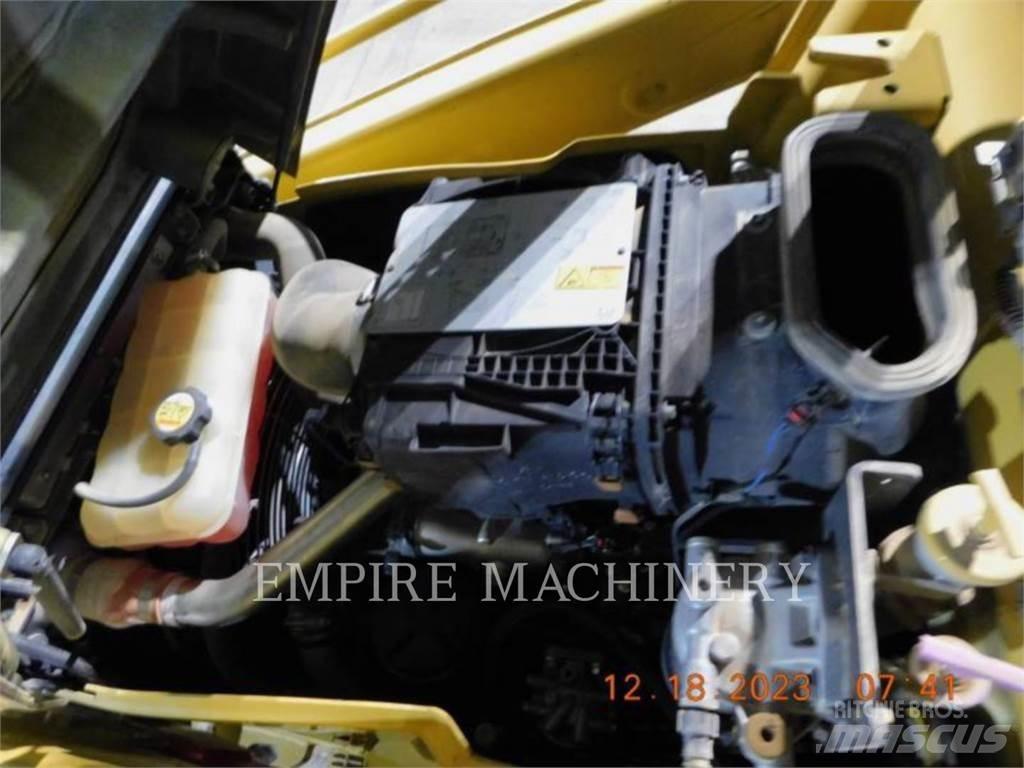 CAT 420F2 4EO Товарач със заден ексватор