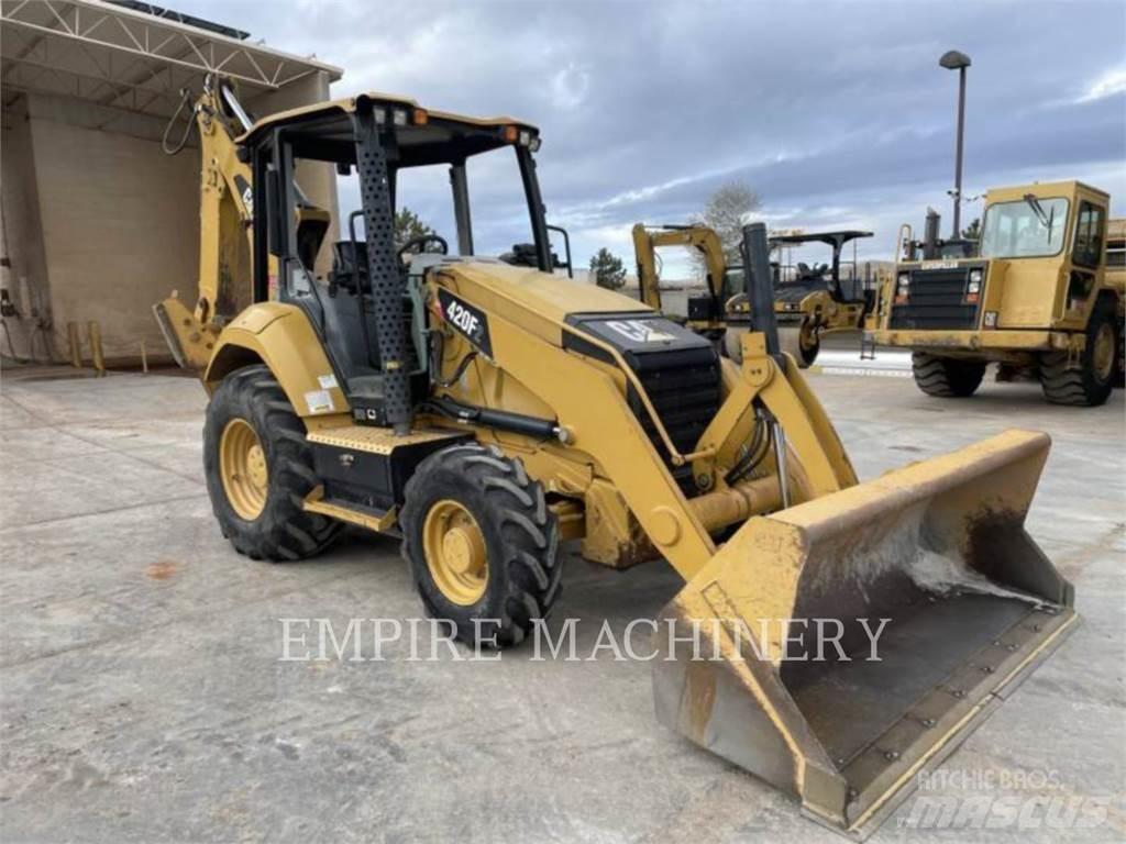 CAT 420F2 4EO Товарач със заден ексватор