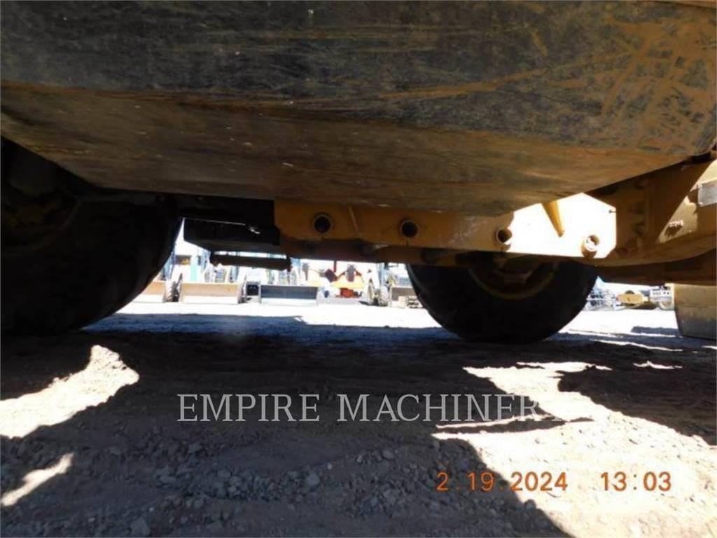 CAT 420F2 4EO Товарач със заден ексватор