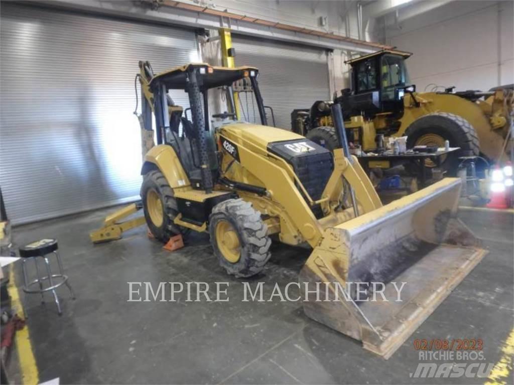 CAT 420F2 4EO Товарач със заден ексватор