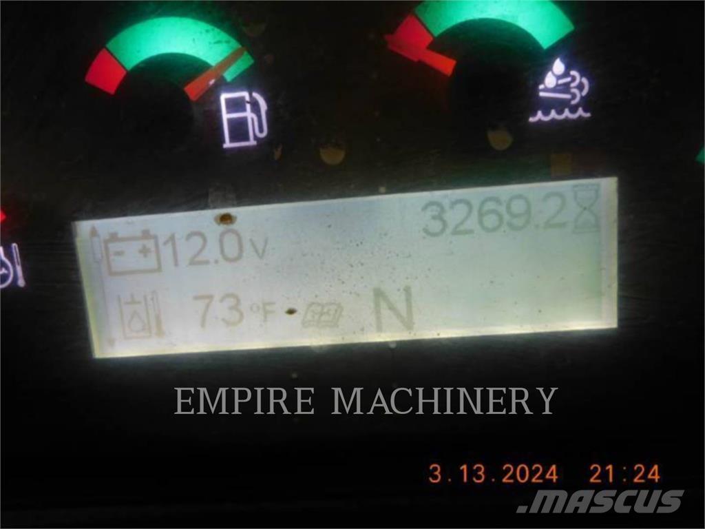 CAT 420F2 4EO Товарач със заден ексватор