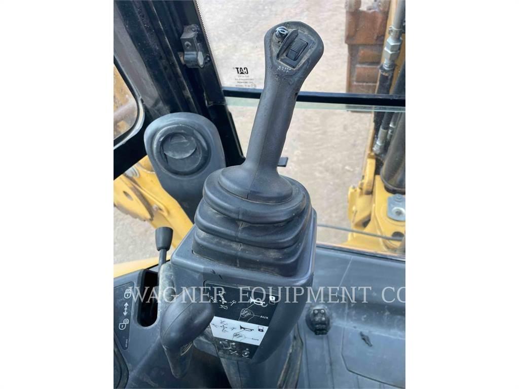 CAT 420F2 4WDE Товарач със заден ексватор
