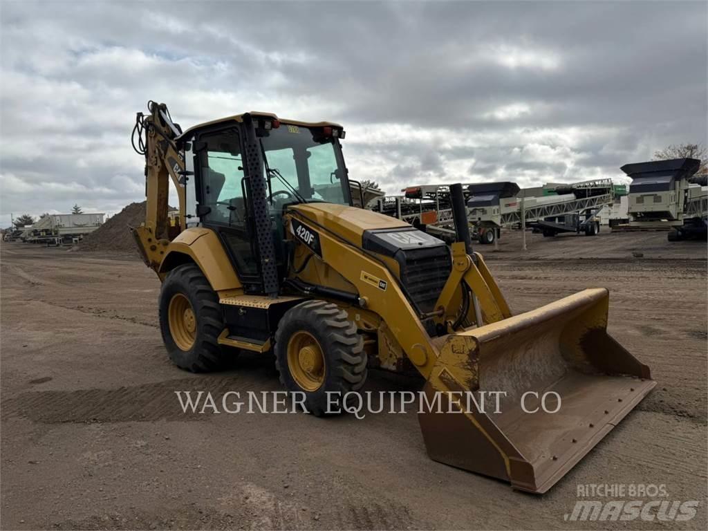 CAT 420F2 4WDE Товарач със заден ексватор