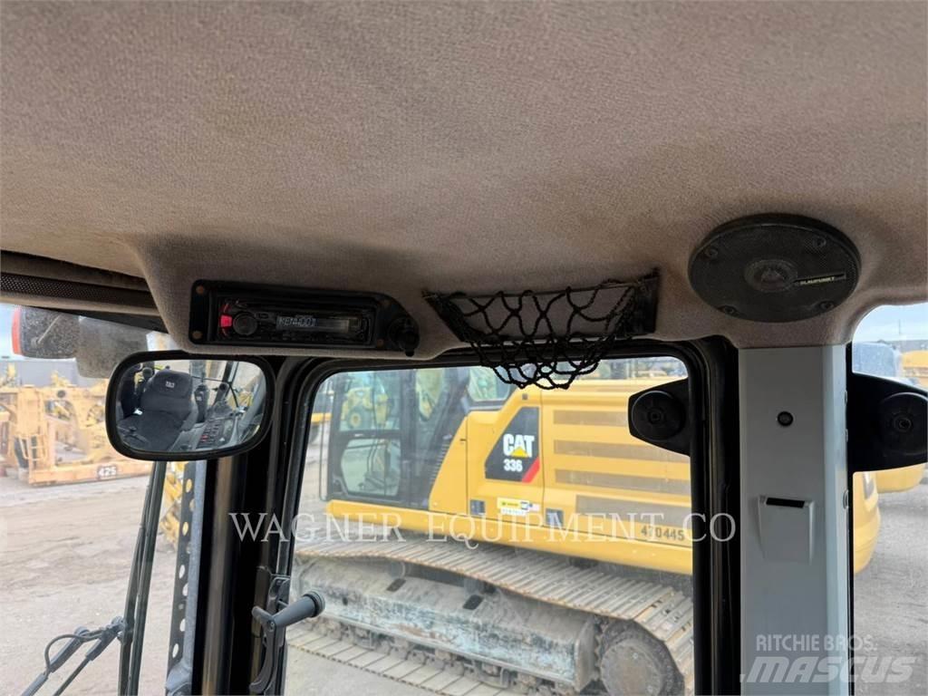 CAT 420F2 4WDE Товарач със заден ексватор