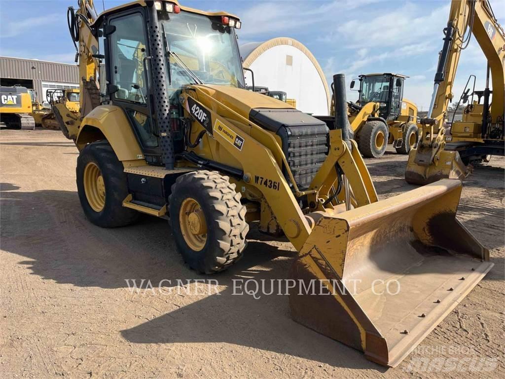 CAT 420F2 4WDE Товарач със заден ексватор
