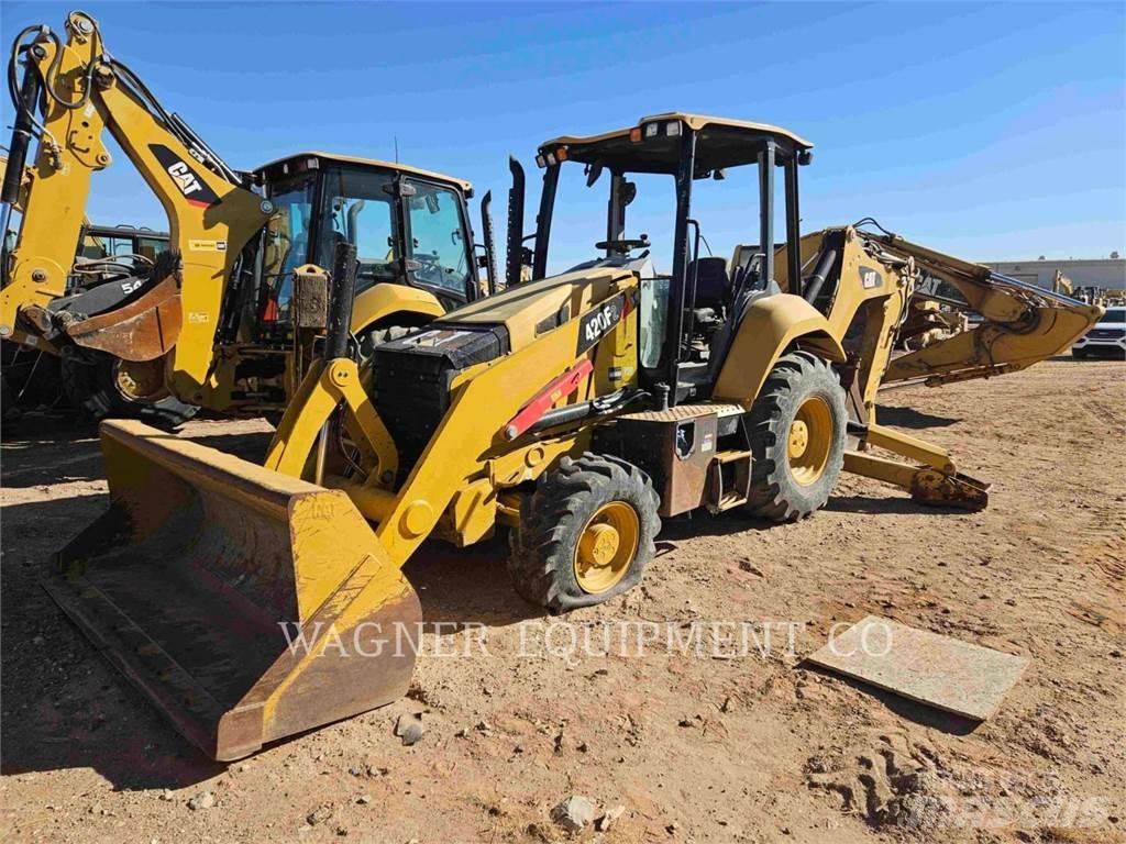 CAT 420F2 4WDE Товарач със заден ексватор