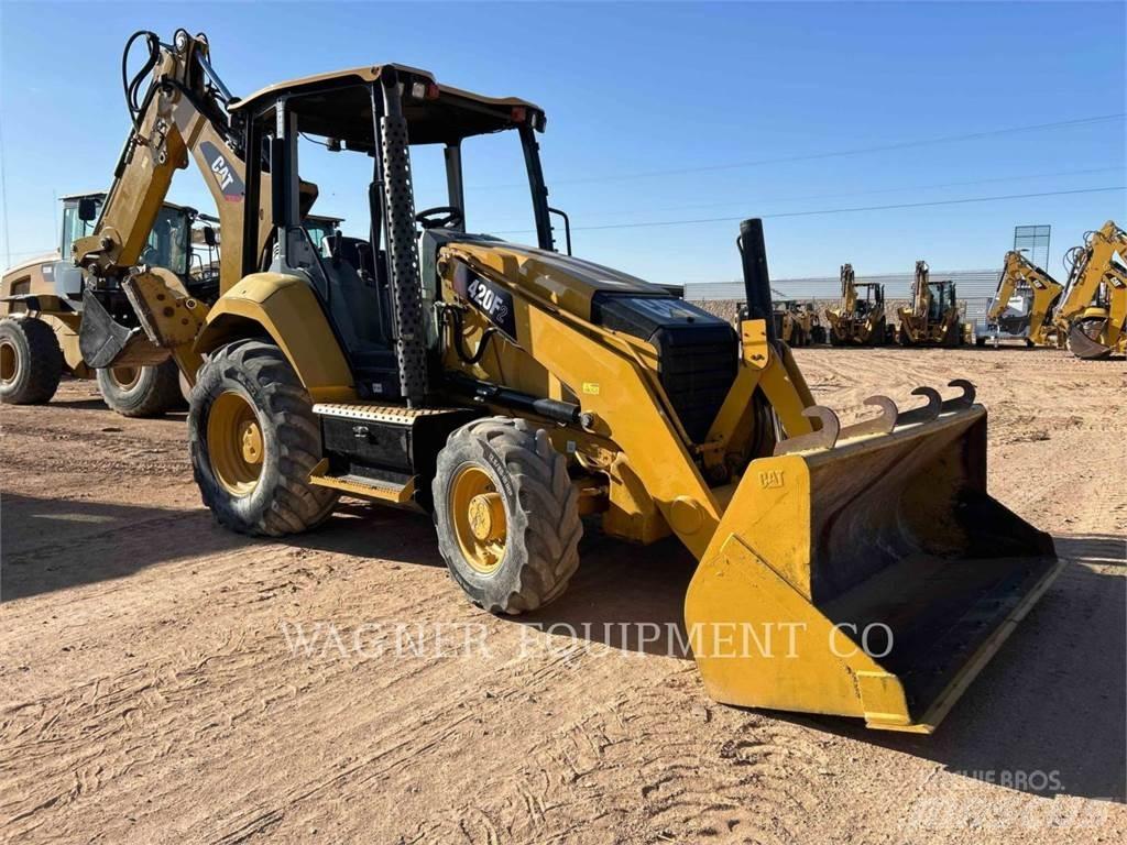 CAT 420F2 4WDE Товарач със заден ексватор