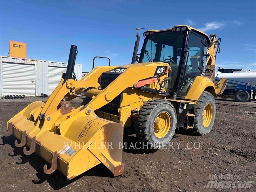 CAT 420F2 E Товарач със заден ексватор