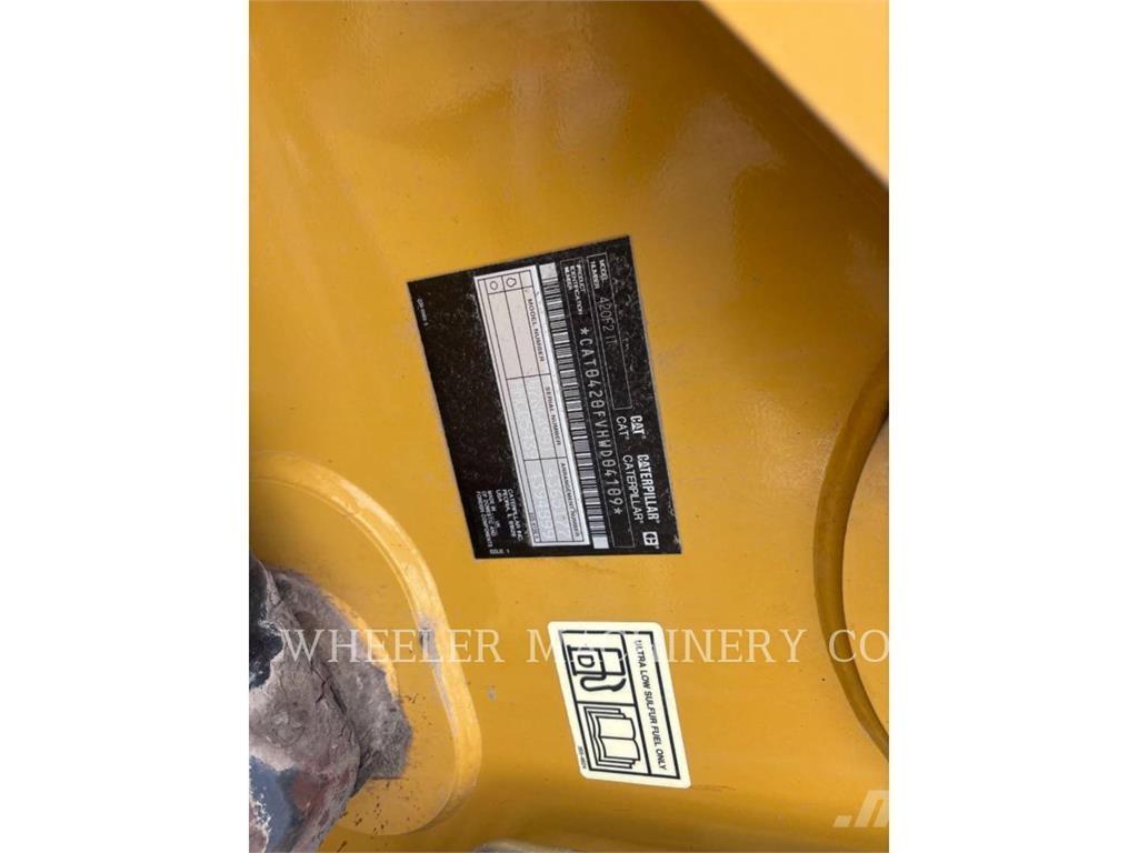CAT 420F2 ITCF Товарач със заден ексватор