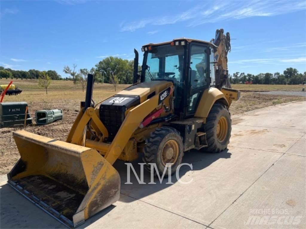 CAT 420F2 ST Товарач със заден ексватор