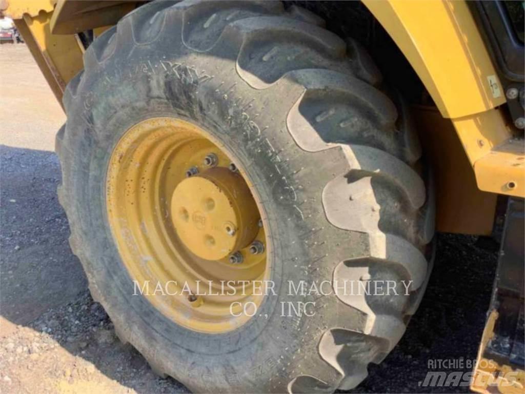 CAT 420F2IT Товарач със заден ексватор