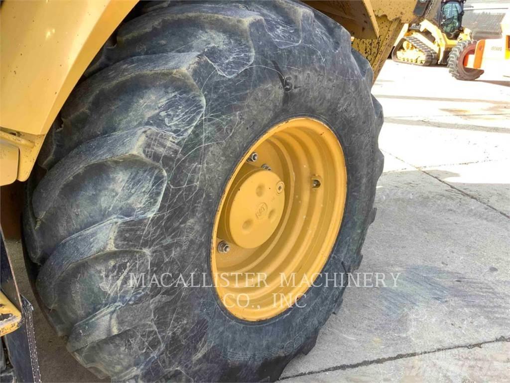 CAT 420F2IT Товарач със заден ексватор