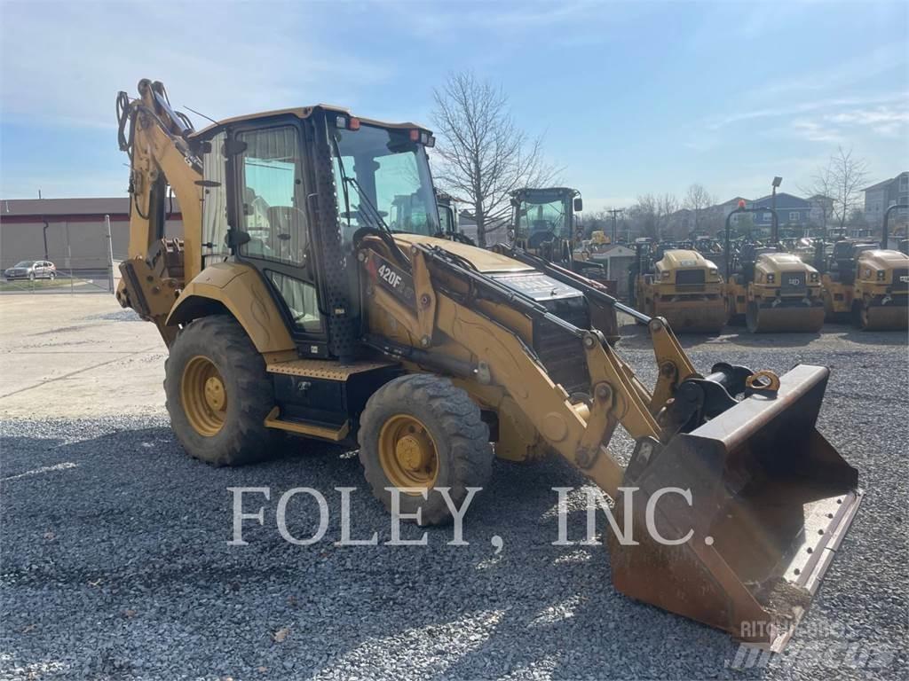 CAT 420F2IT Товарач със заден ексватор