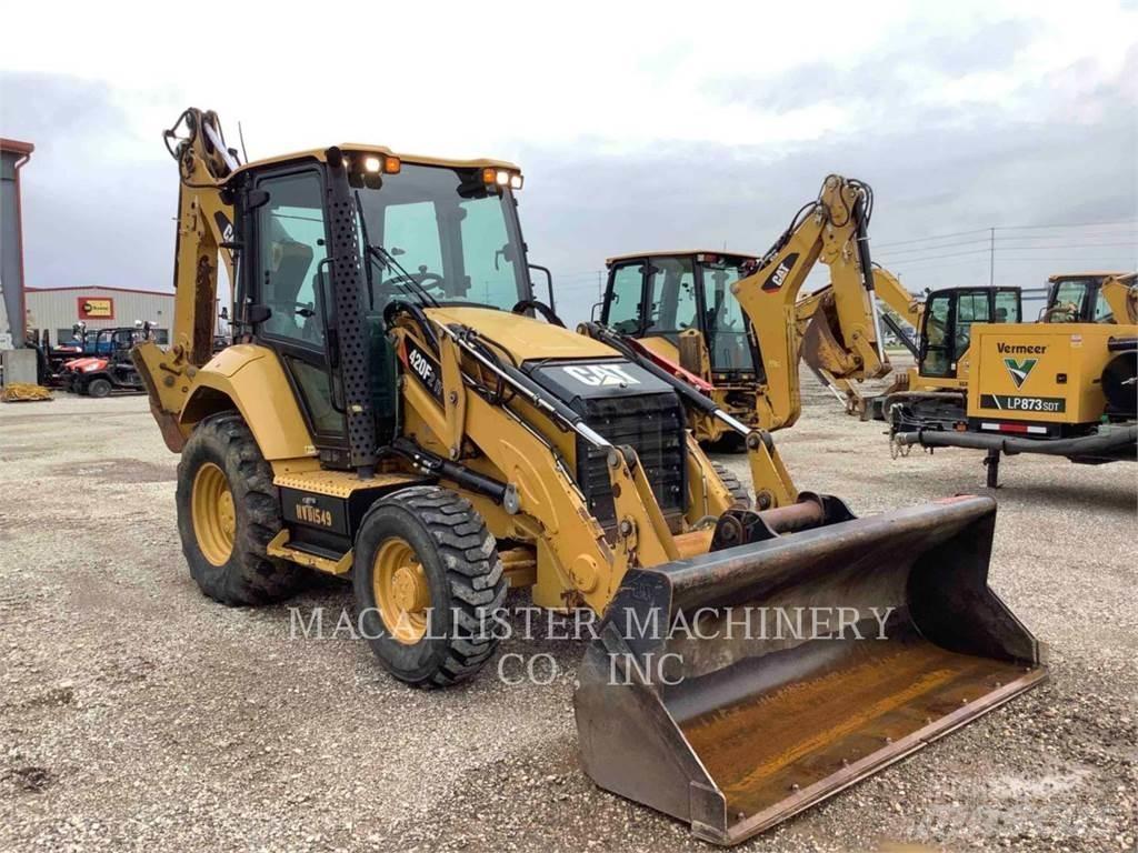 CAT 420F2IT Товарач със заден ексватор