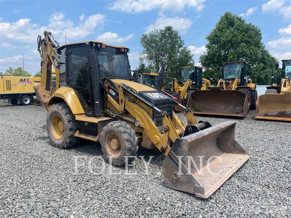 CAT 420F2IT Товарач със заден ексватор