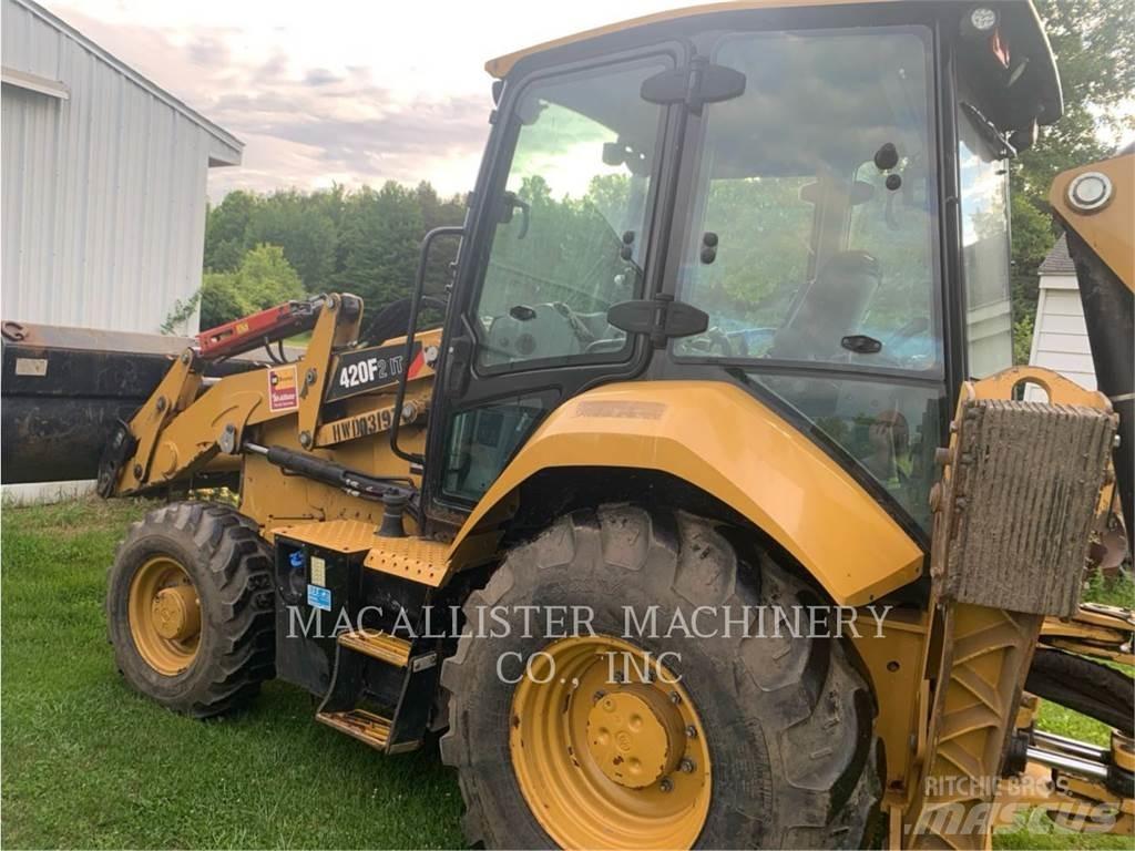 CAT 420F2IT Товарач със заден ексватор