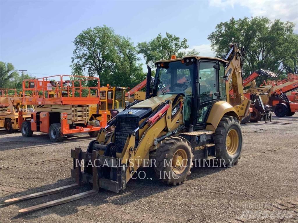 CAT 420F2IT Товарач със заден ексватор