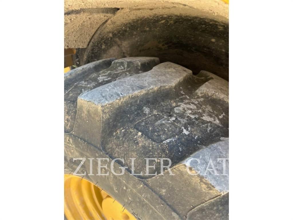 CAT 420F2IT Товарач със заден ексватор