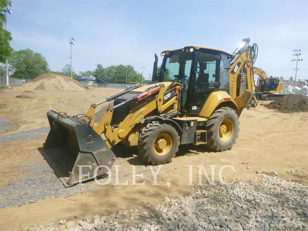 CAT 420F2IT Товарач със заден ексватор