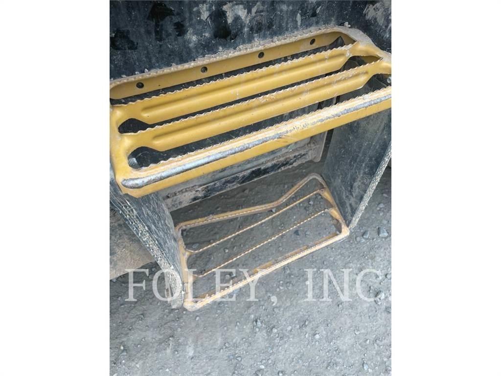 CAT 420F2IT Товарач със заден ексватор