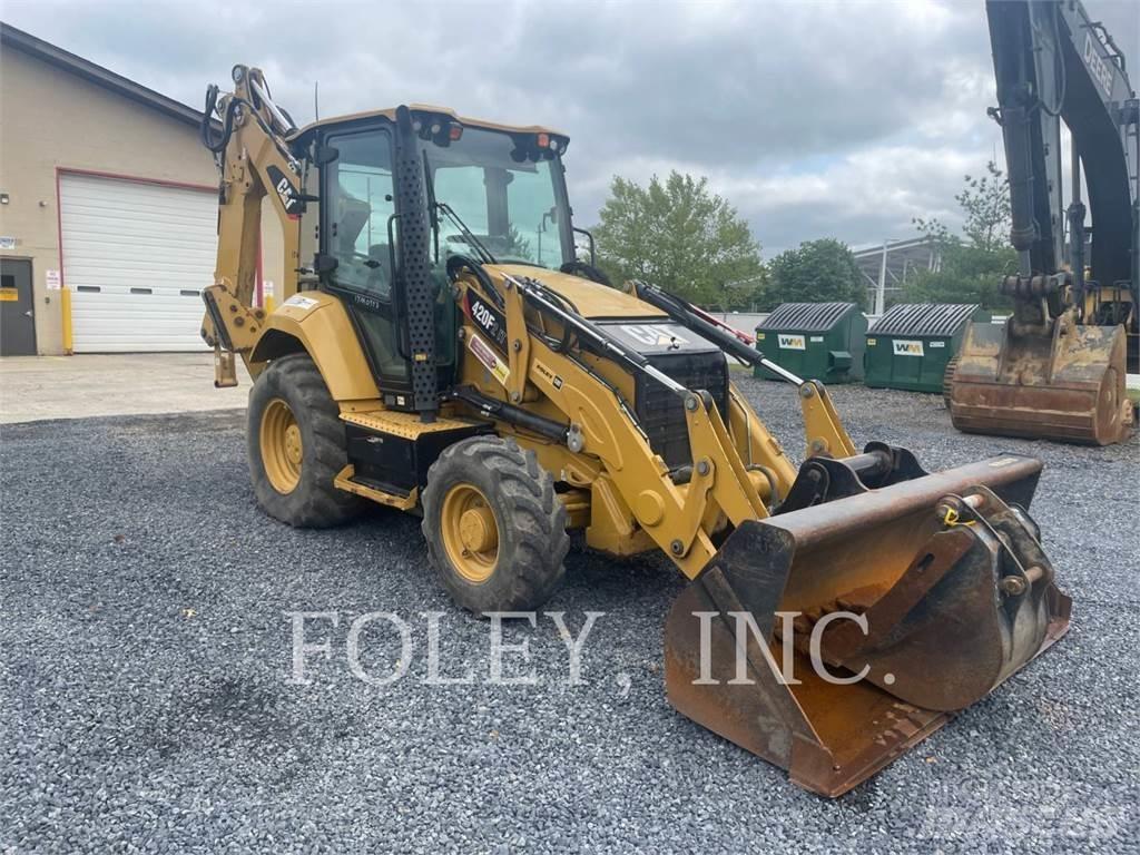 CAT 420F2IT Товарач със заден ексватор