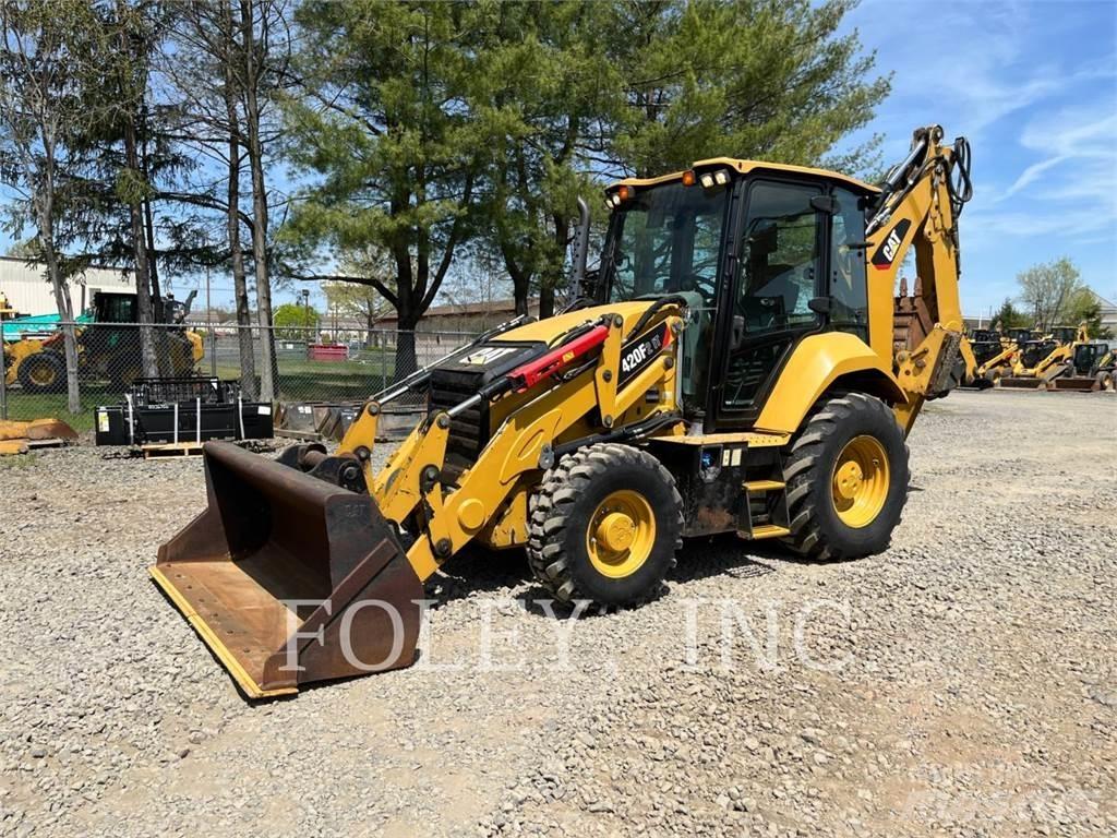 CAT 420F2IT Товарач със заден ексватор