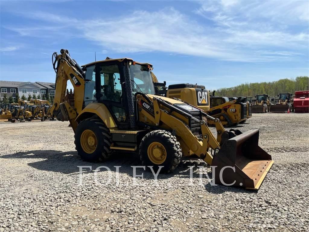 CAT 420F2IT Товарач със заден ексватор