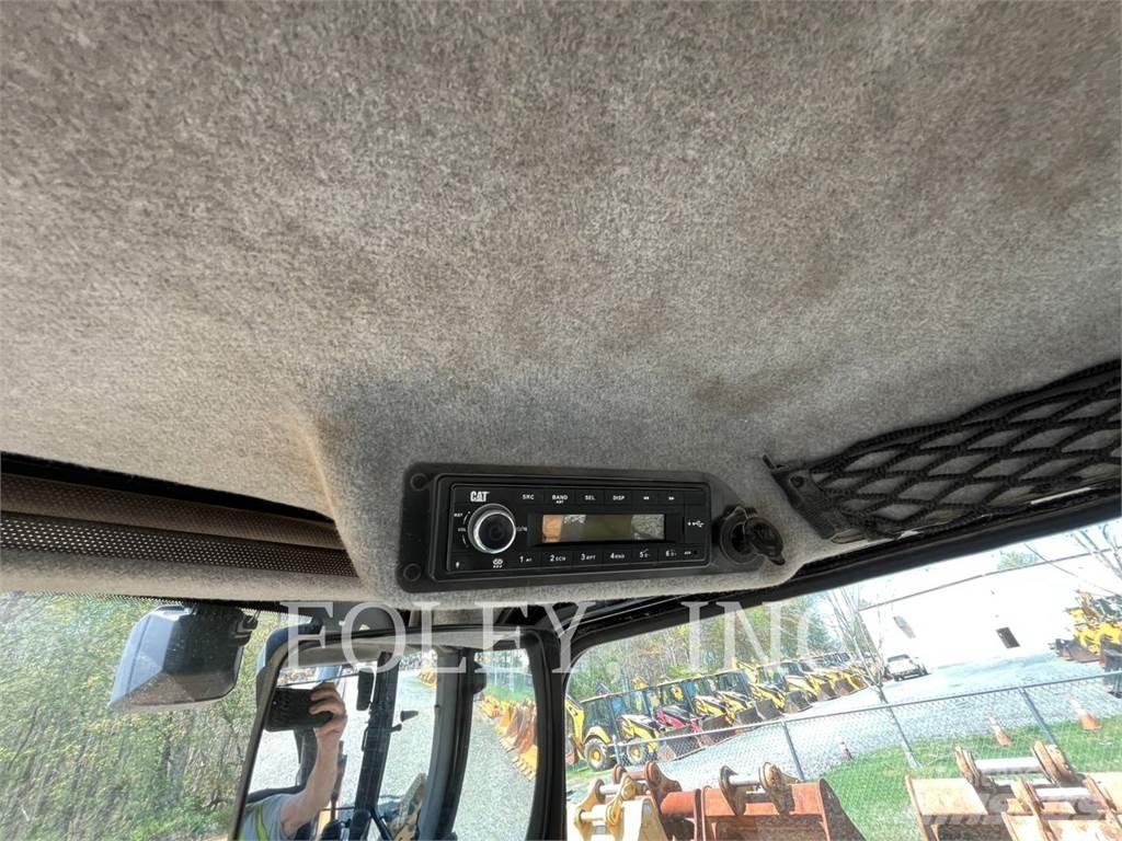CAT 420F2IT Товарач със заден ексватор