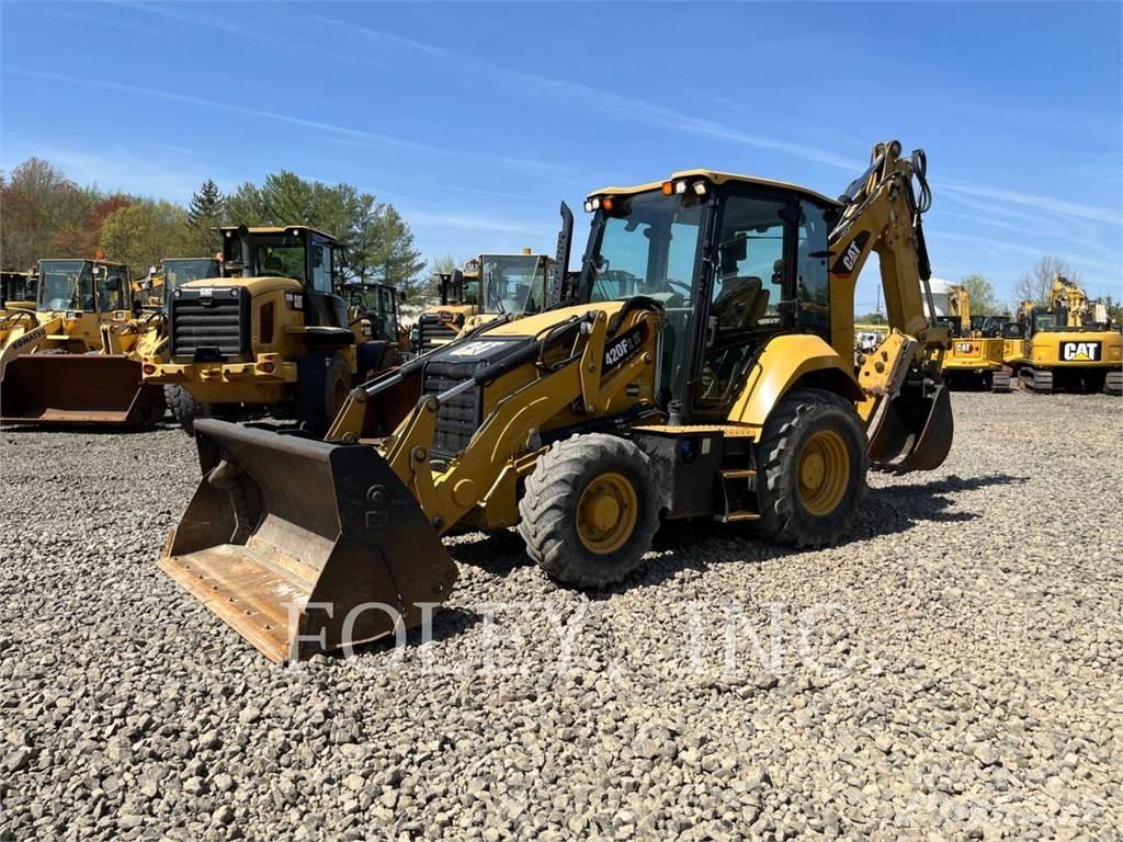 CAT 420F2IT Товарач със заден ексватор