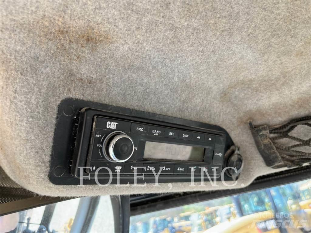 CAT 420F2IT Товарач със заден ексватор