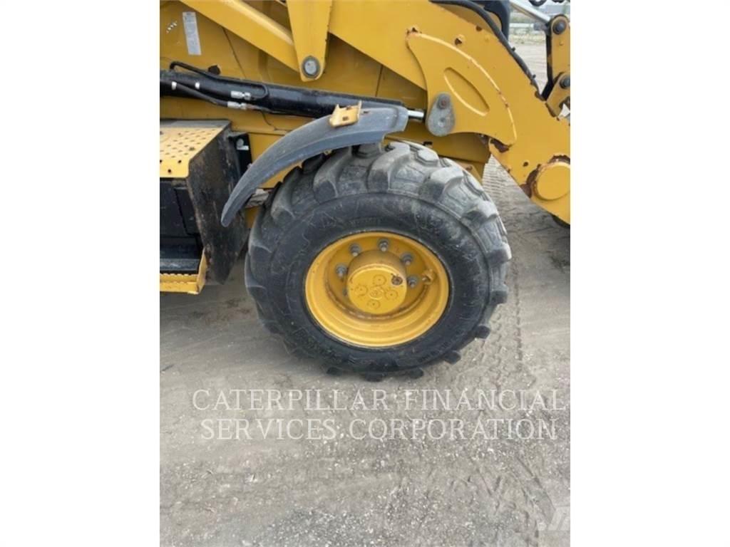 CAT 420F2IT Товарач със заден ексватор