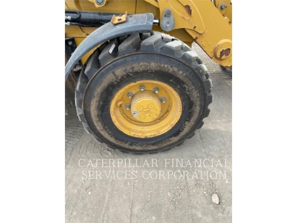 CAT 420F2IT Товарач със заден ексватор