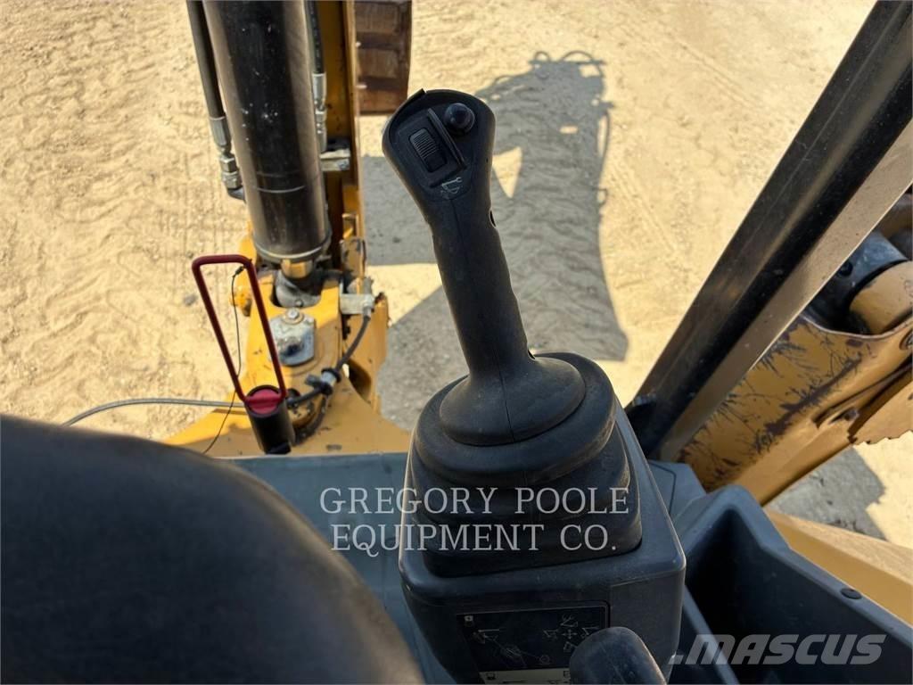 CAT 420F2IT Товарач със заден ексватор