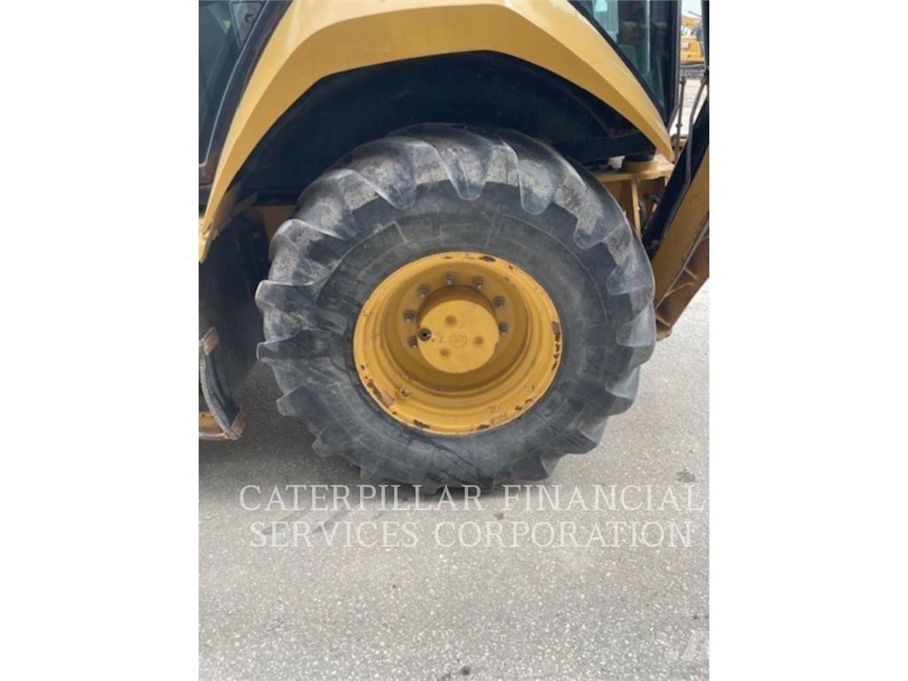 CAT 420F2IT Товарач със заден ексватор