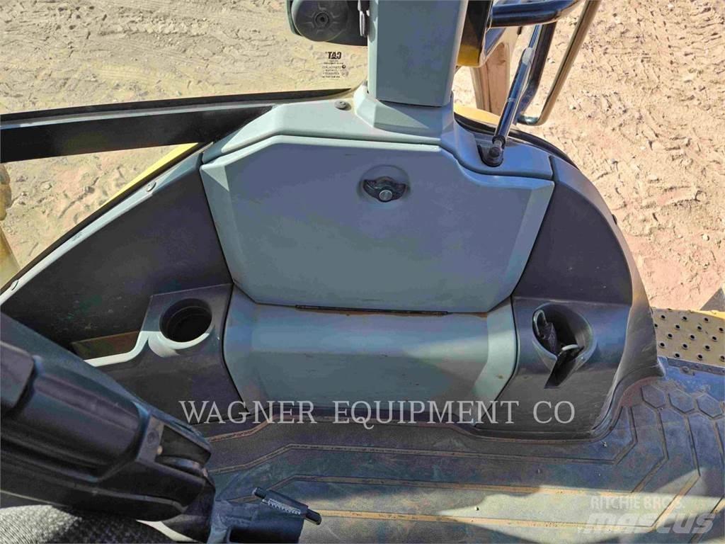 CAT 420F2ST Товарач със заден ексватор