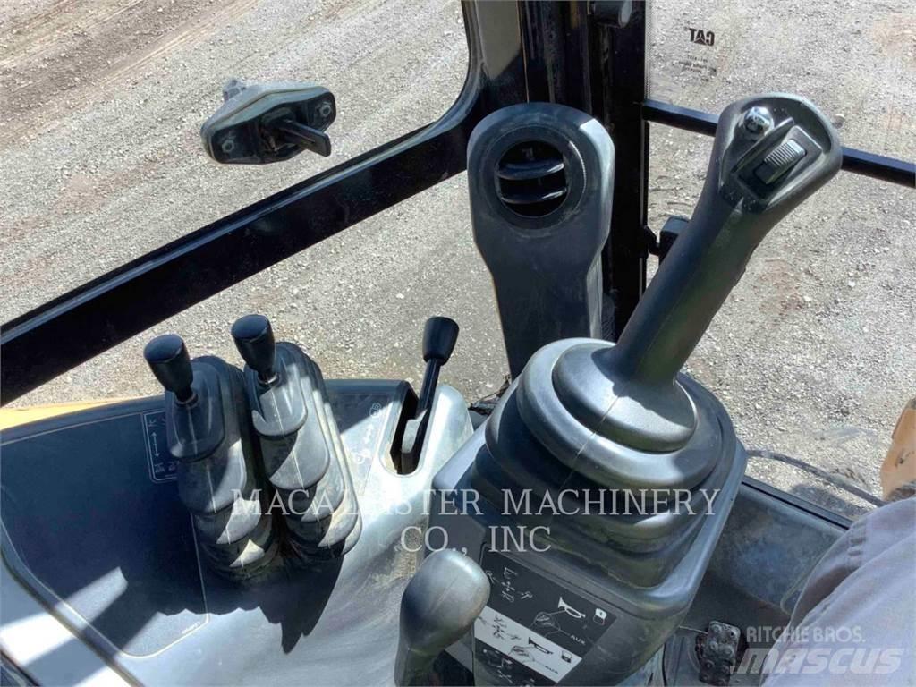 CAT 420F2ST Товарач със заден ексватор