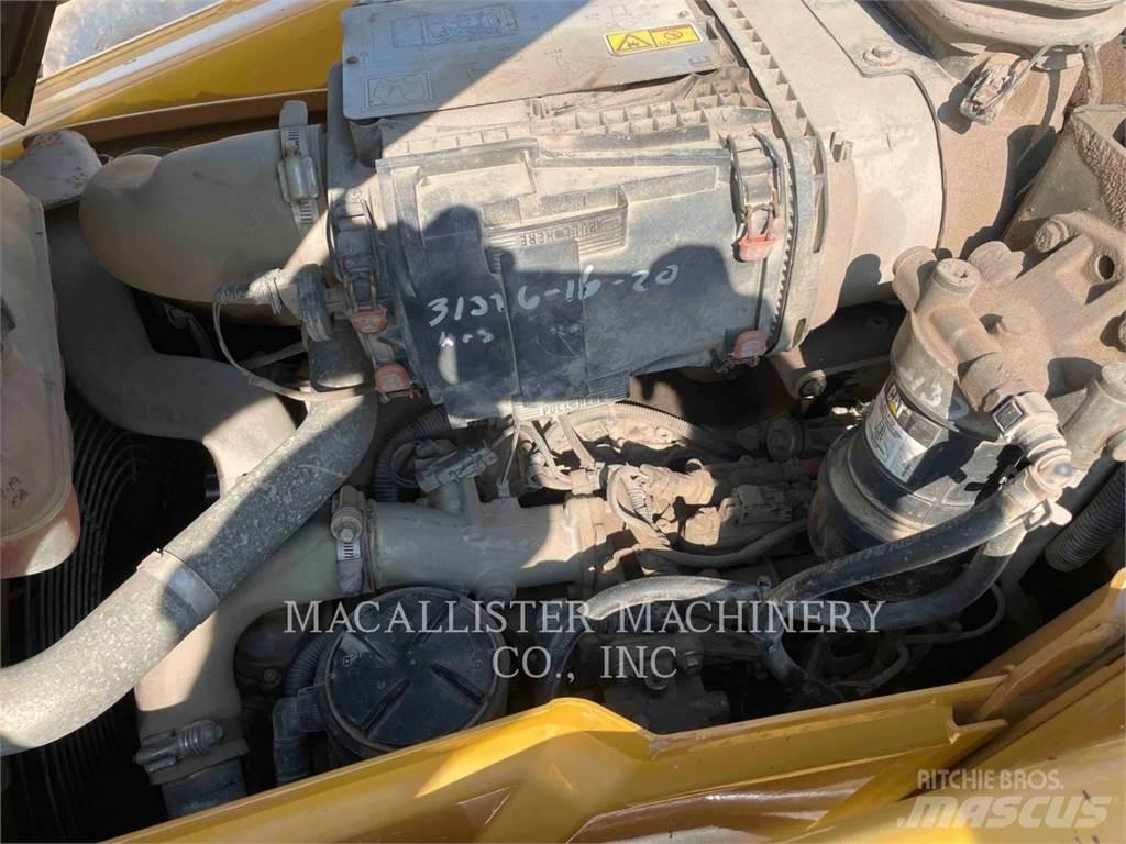 CAT 420F2ST Товарач със заден ексватор