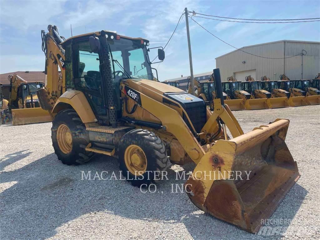 CAT 420F2ST Товарач със заден ексватор