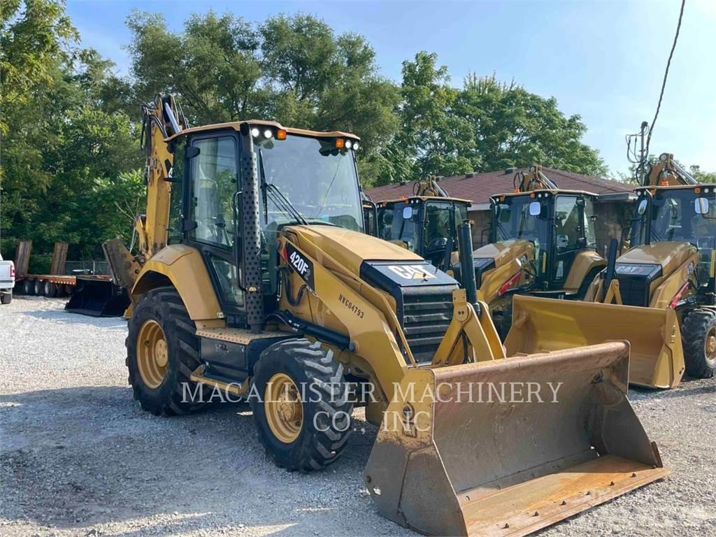 CAT 420F2ST Товарач със заден ексватор
