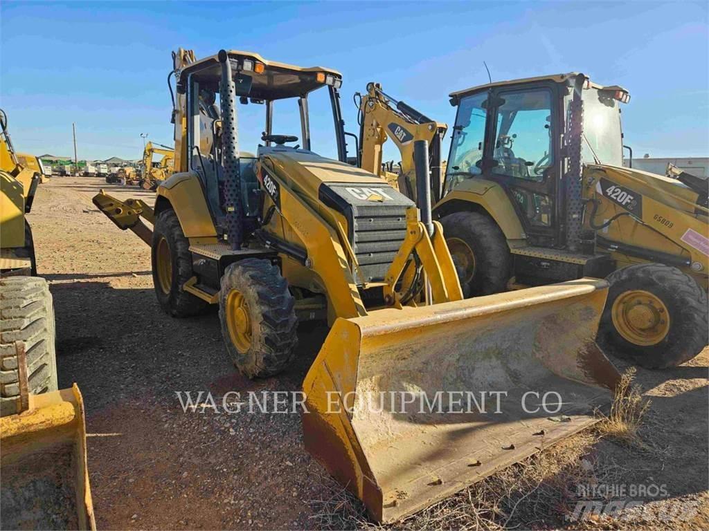 CAT 420F2ST Товарач със заден ексватор