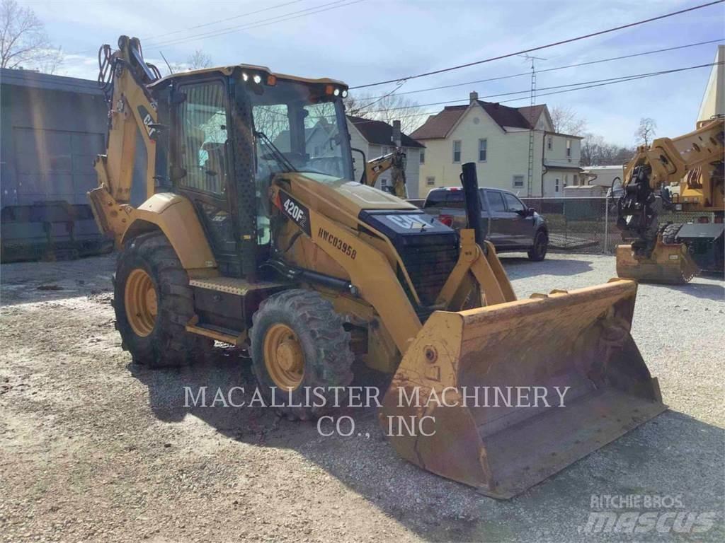 CAT 420F2ST Товарач със заден ексватор