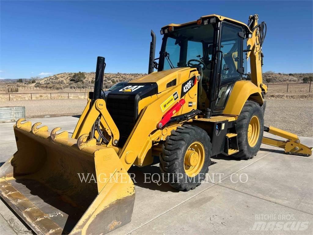 CAT 420F2ST Товарач със заден ексватор