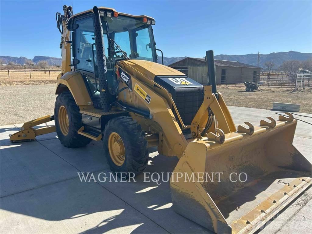 CAT 420F2ST Товарач със заден ексватор