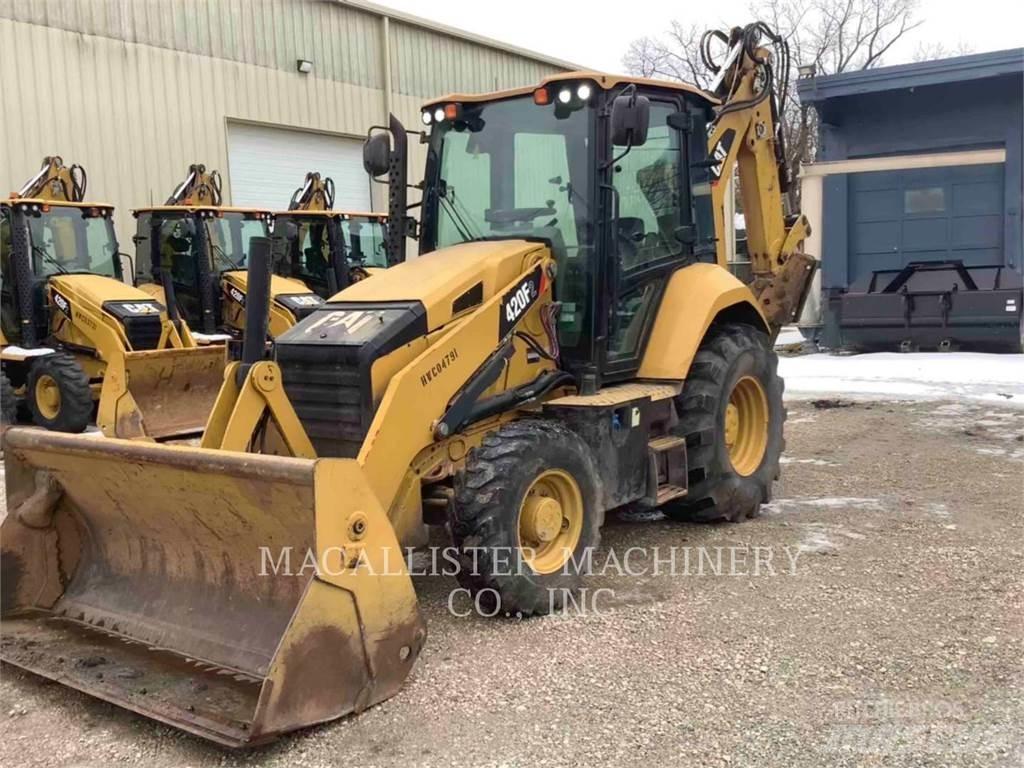 CAT 420F2ST Товарач със заден ексватор