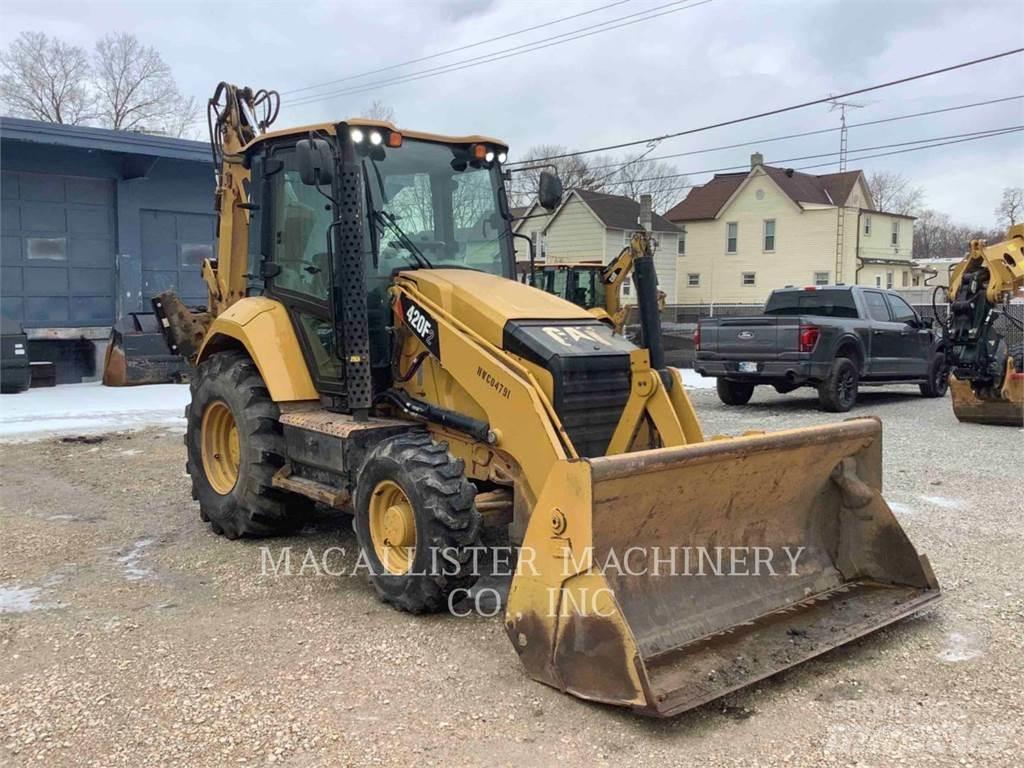CAT 420F2ST Товарач със заден ексватор