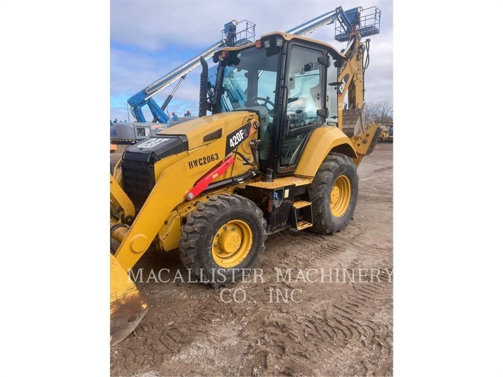 CAT 420F2ST Товарач със заден ексватор