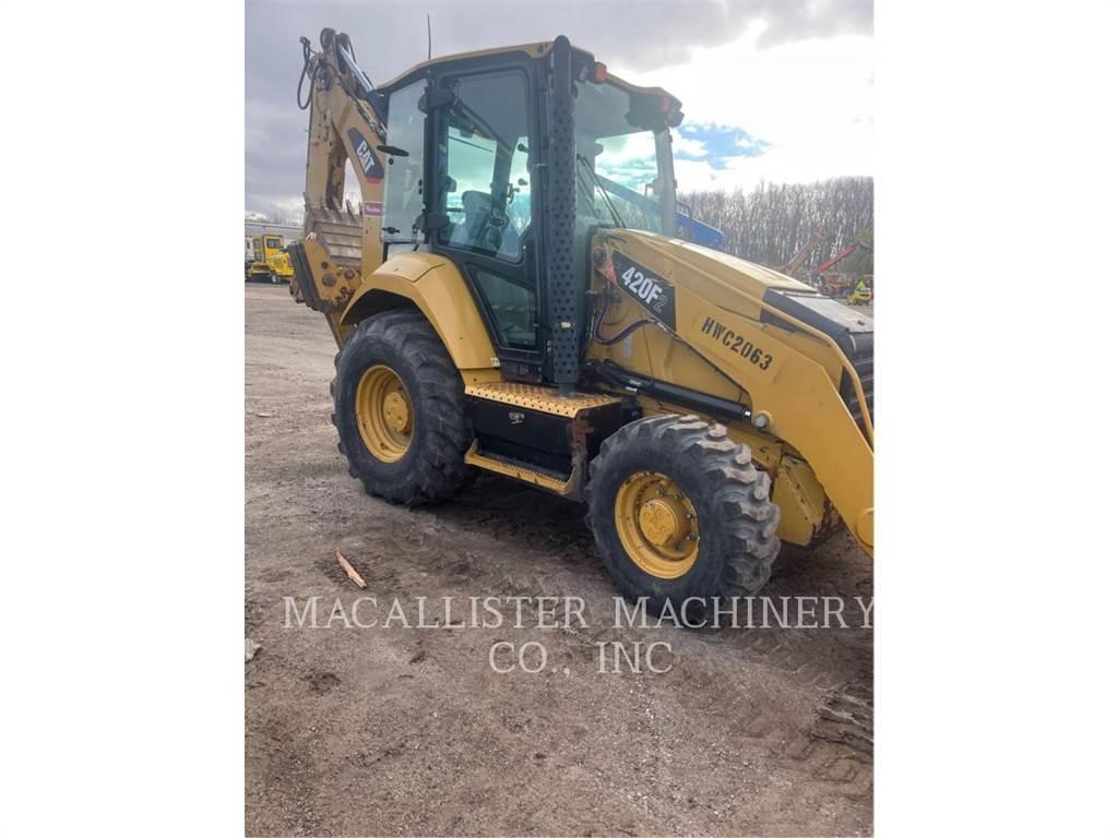 CAT 420F2ST Товарач със заден ексватор