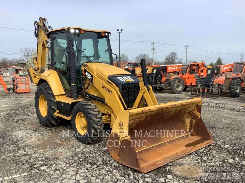 CAT 420F2ST Товарач със заден ексватор