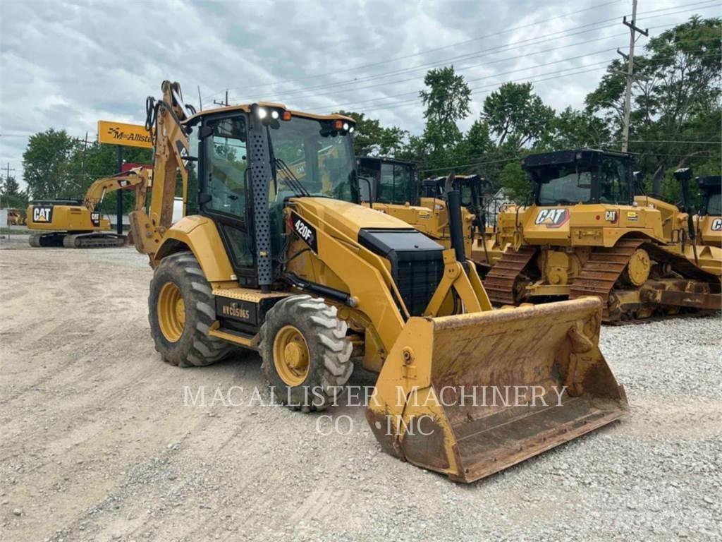 CAT 420F2ST Товарач със заден ексватор