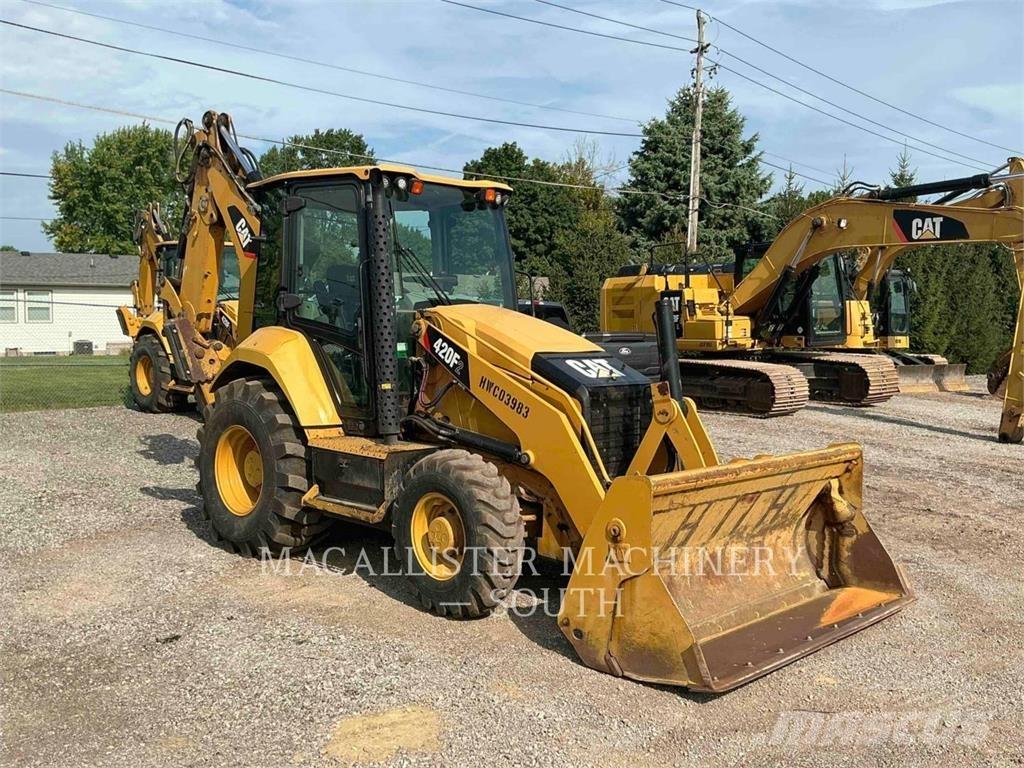 CAT 420F2ST Товарач със заден ексватор